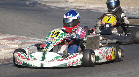 Christian Sørensen går til makronerne i KF3-klassen.